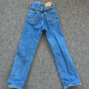 Levi’s Ribcage High Waist Straight Jeans in “Georgie”